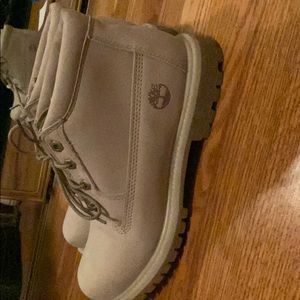 never worn tan timberlands (size 8)